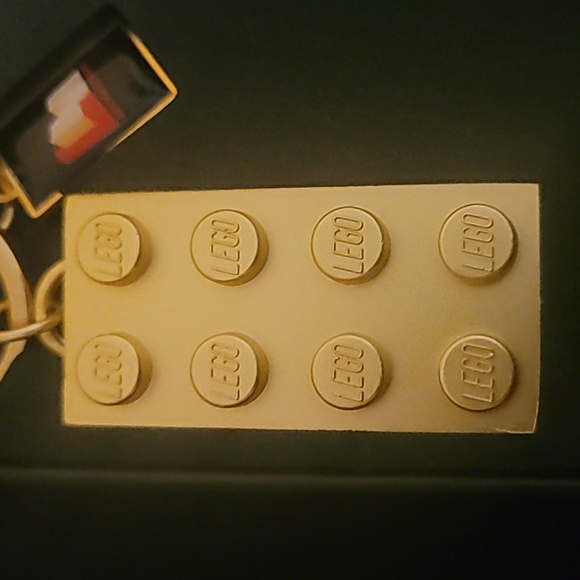 Lego Masters Gold Lego Brick Keychain - Picture 4 of 8